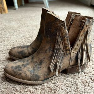 One pair of Circle G cowgirl booties. Worn once. Size 10. Great condition.